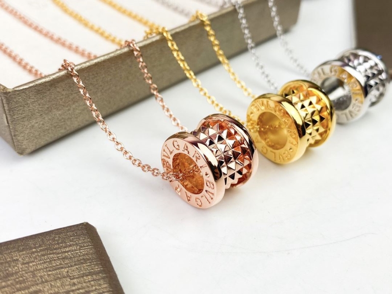 Bv1g*ai necklaces